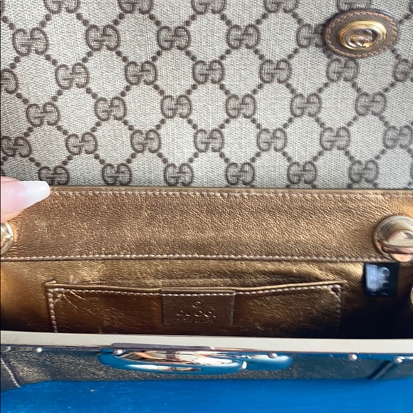 GUCCI CLUTCH - Picture 2 of 8